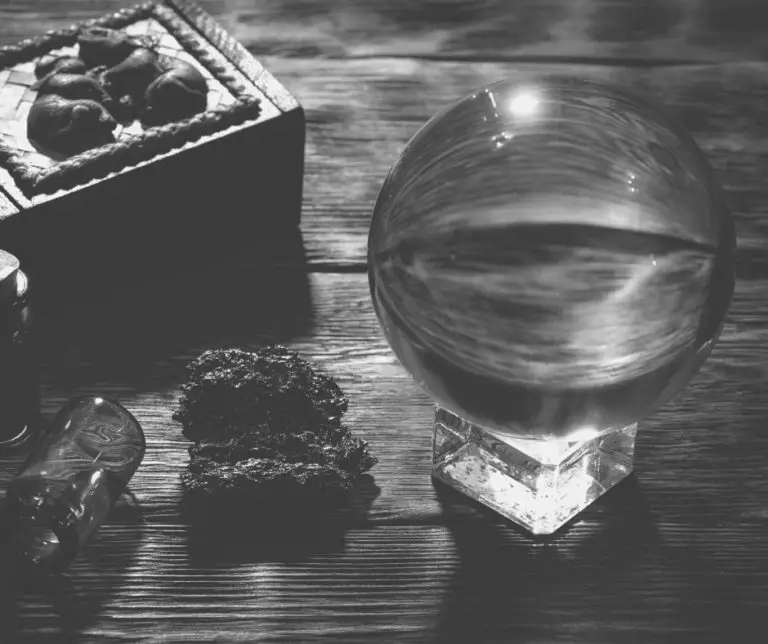 Are Black Mirrors Dangerous? [Scary Facts] Friendly Specter